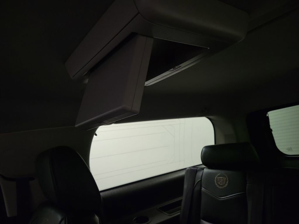 Used 2013 Cadillac Escalade ESV Platinum image 25