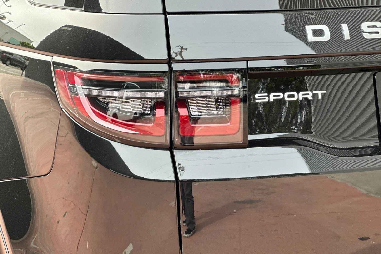 Used 2025 Land Rover Discovery Sport S image 14