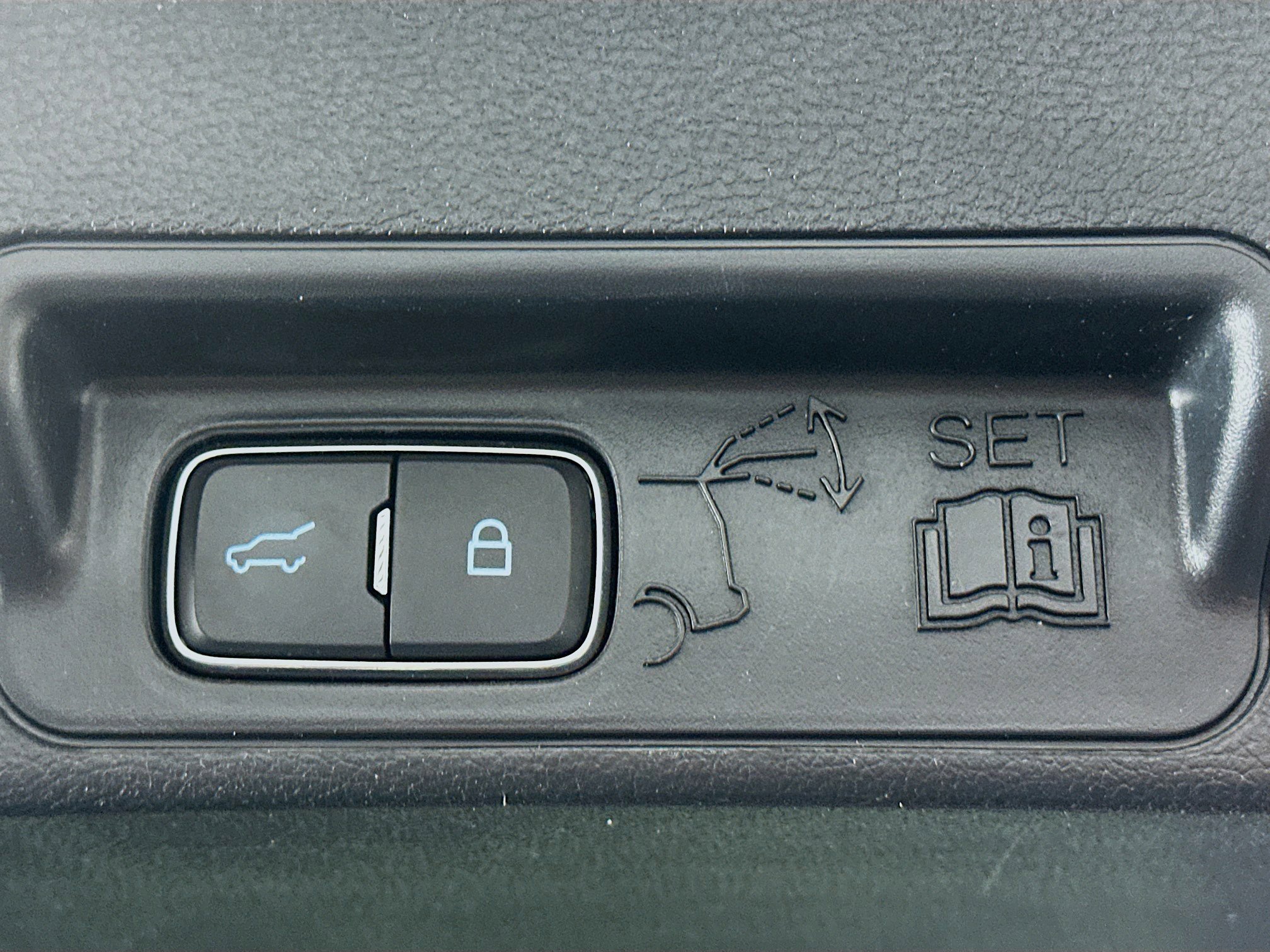 Used 2024 Ford Explorer Limited image 31