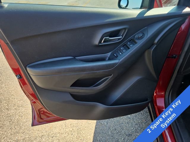 Used 2021 Chevrolet Trax LT w/ LT Convenience Package image 11