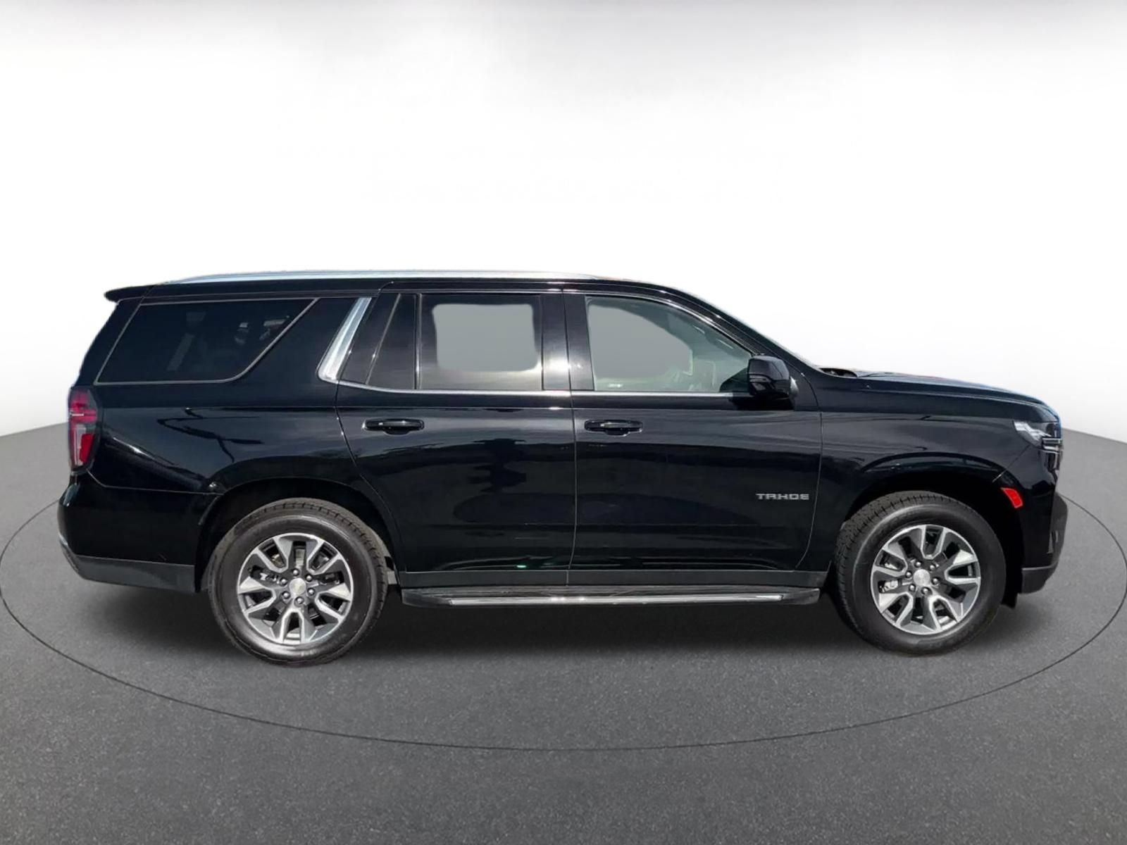 Used 2024 Chevrolet Tahoe LT w/ Luxury Package RWD image 15