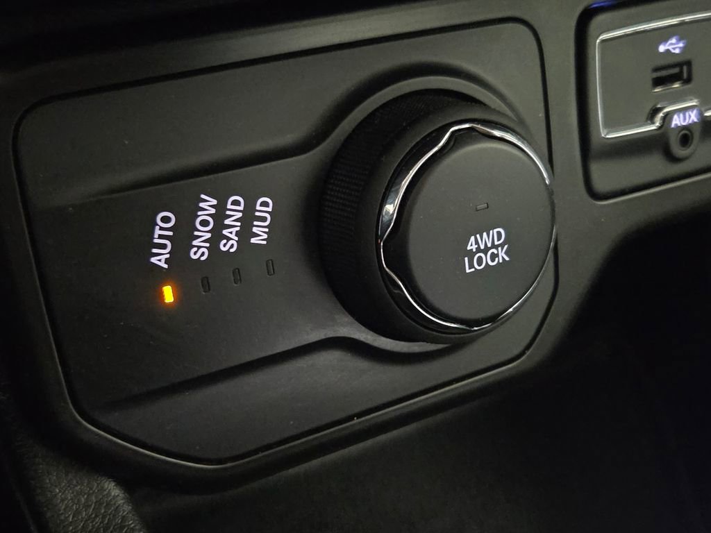 Certified 2021 Jeep Renegade Limited w/ Luxury Group II image 9