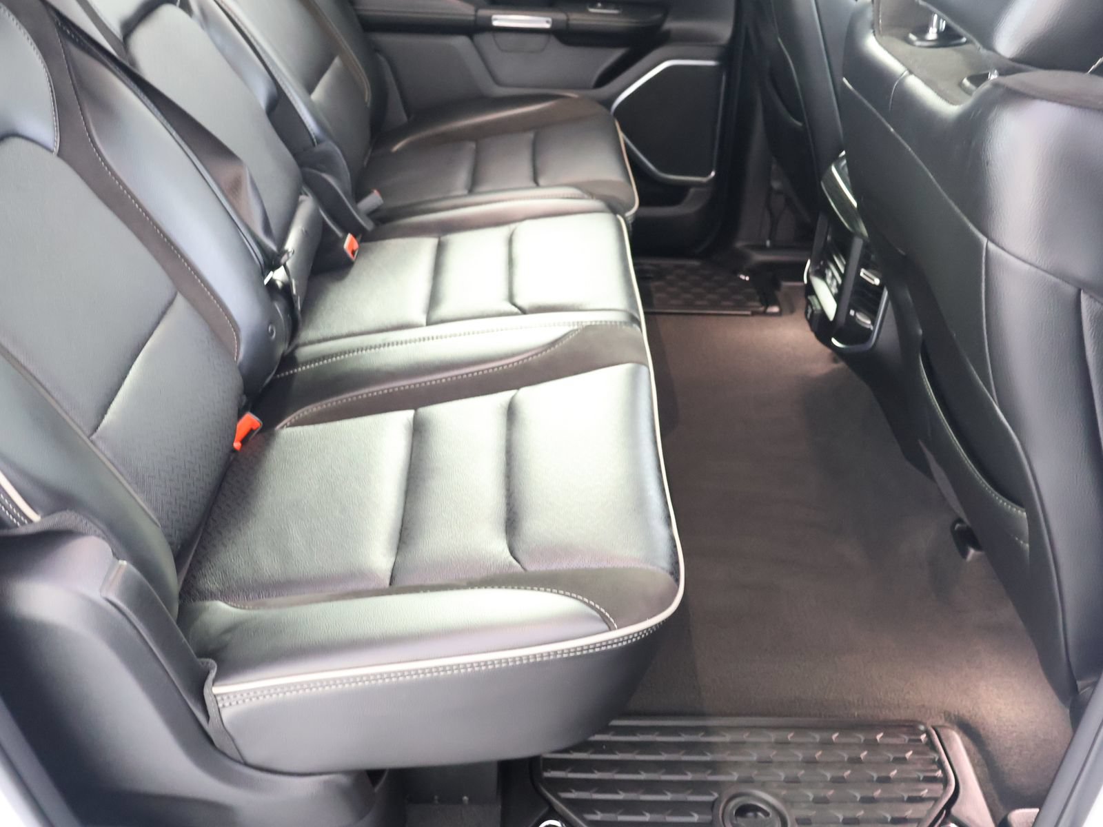 Used 2024 RAM 1500 Laramie AWD/4WD image 46
