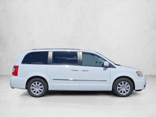 Used 2014 Chrysler Town & Country Touring FWD image 9