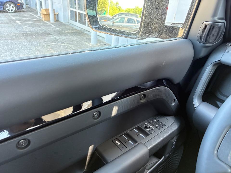 New 2026 Land Rover Defender 110 OCTA AWD/4WD image 32