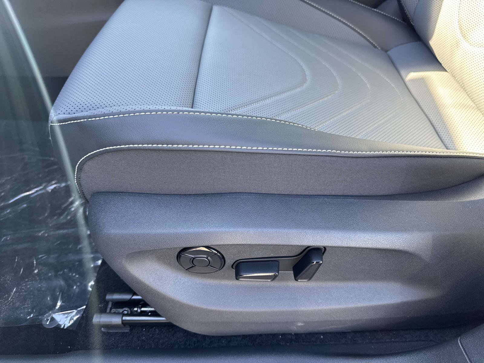 New 2026 Volkswagen Tiguan SE R-Line FWD image 14