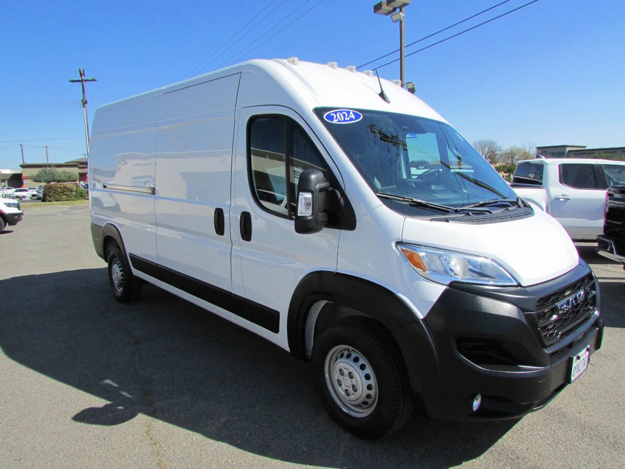 Used 2024 RAM ProMaster 2500 w/ Convenience Group FWD image 2