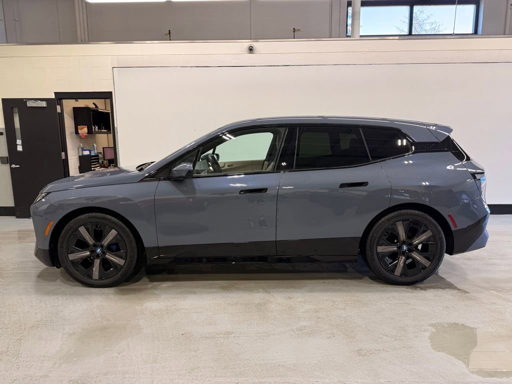 Used 2023 BMW iX xDrive50 w/ Premium Package image 2