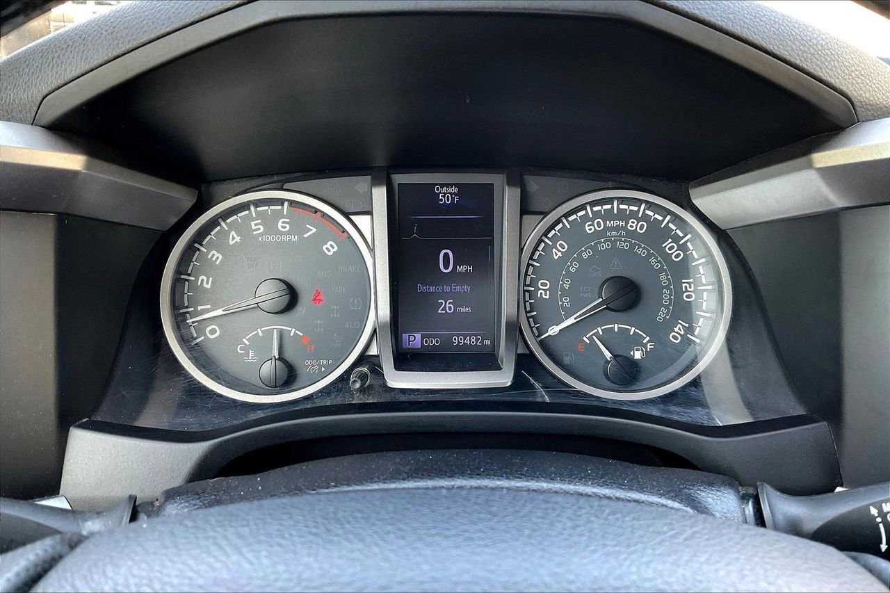Used 2018 Toyota Tacoma SR5 AWD/4WD image 11