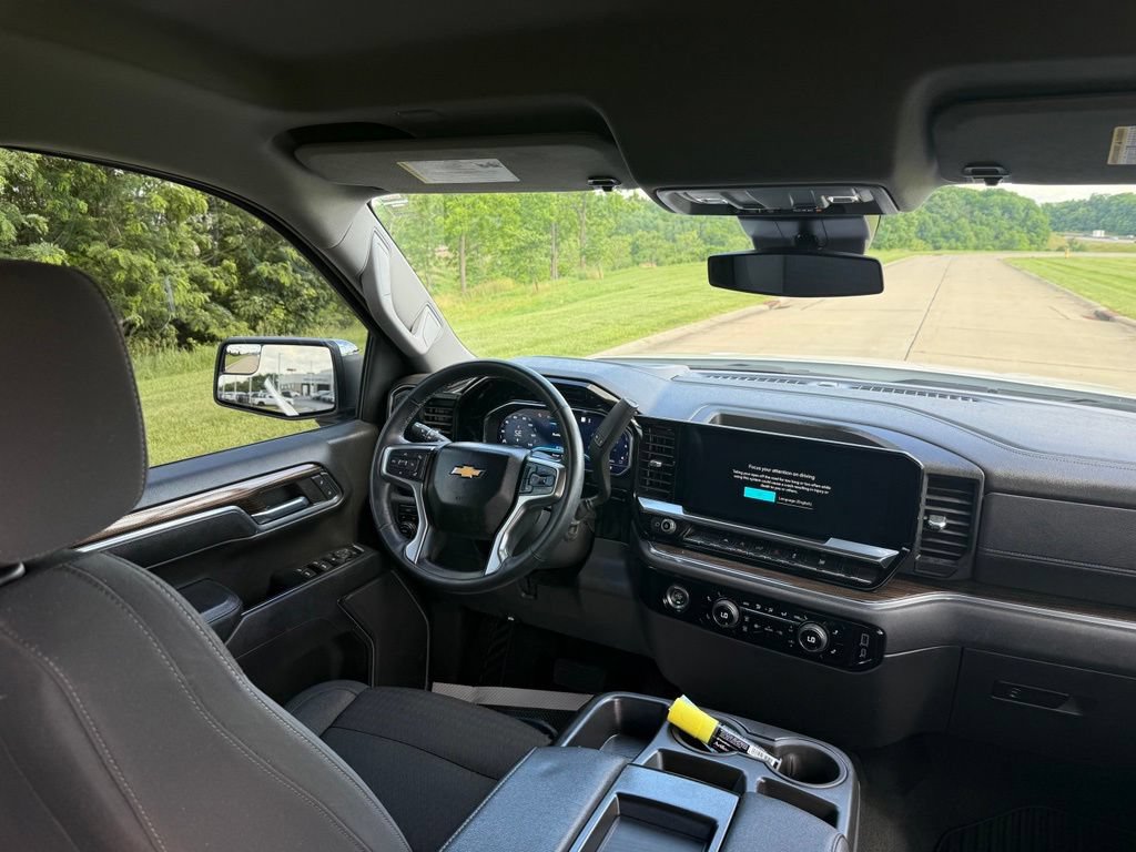 Used 2023 Chevrolet Silverado 1500 LT AWD/4WD image 18