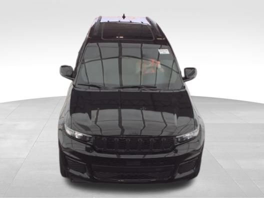 Certified 2025 Jeep Grand Cherokee L Limited w/ Black Appearance Package AWD/4WD image 2