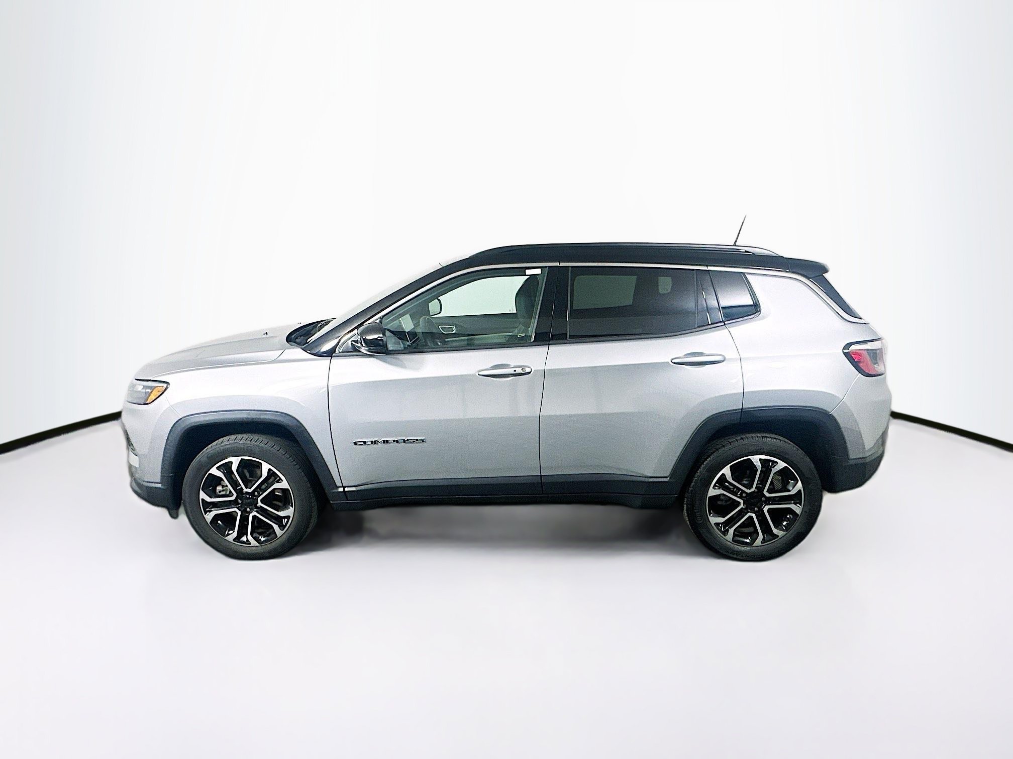 Used 2023 Jeep Compass Limited AWD/4WD image 4