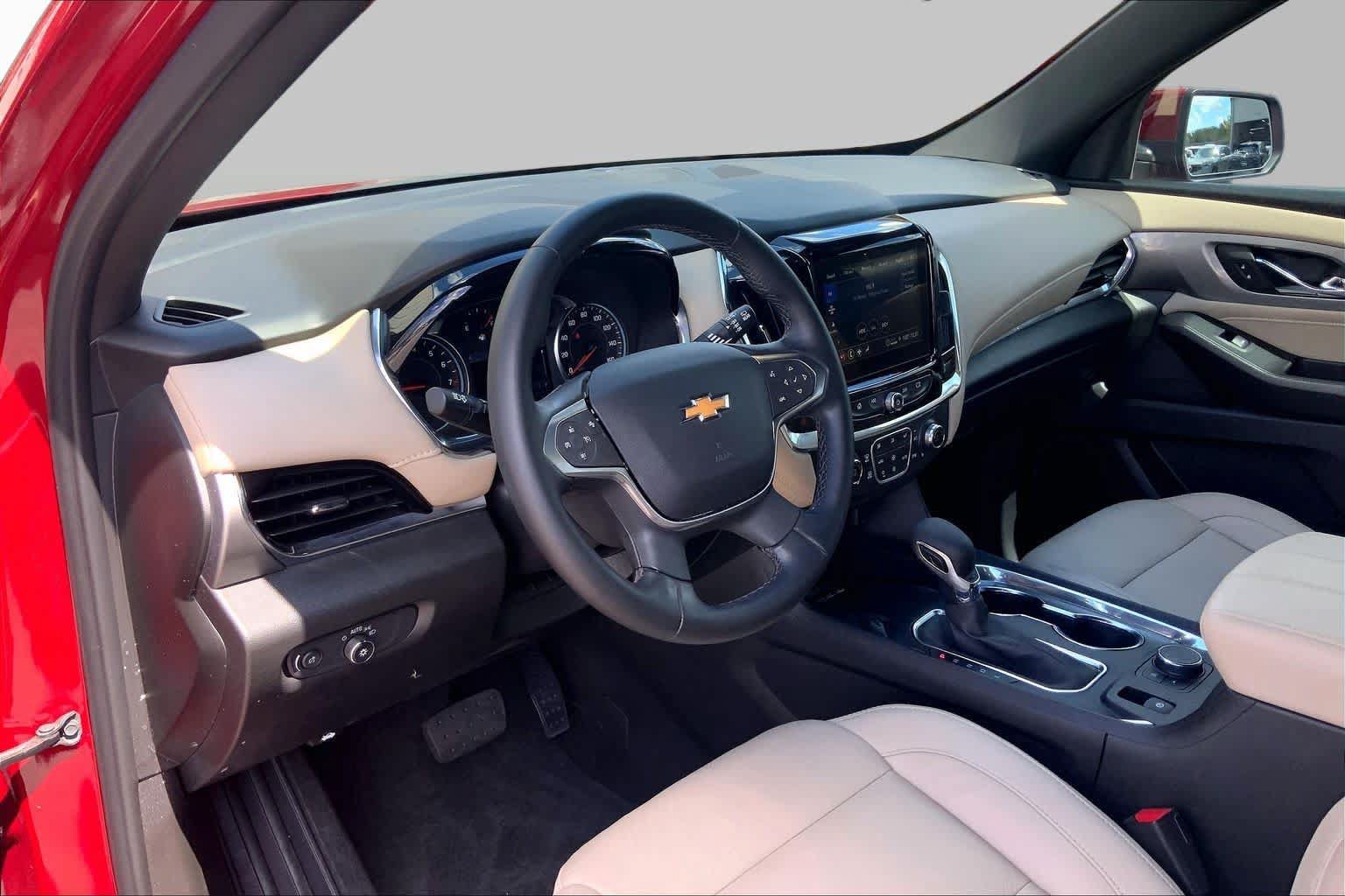 Used 2023 Chevrolet Traverse LT FWD image 18