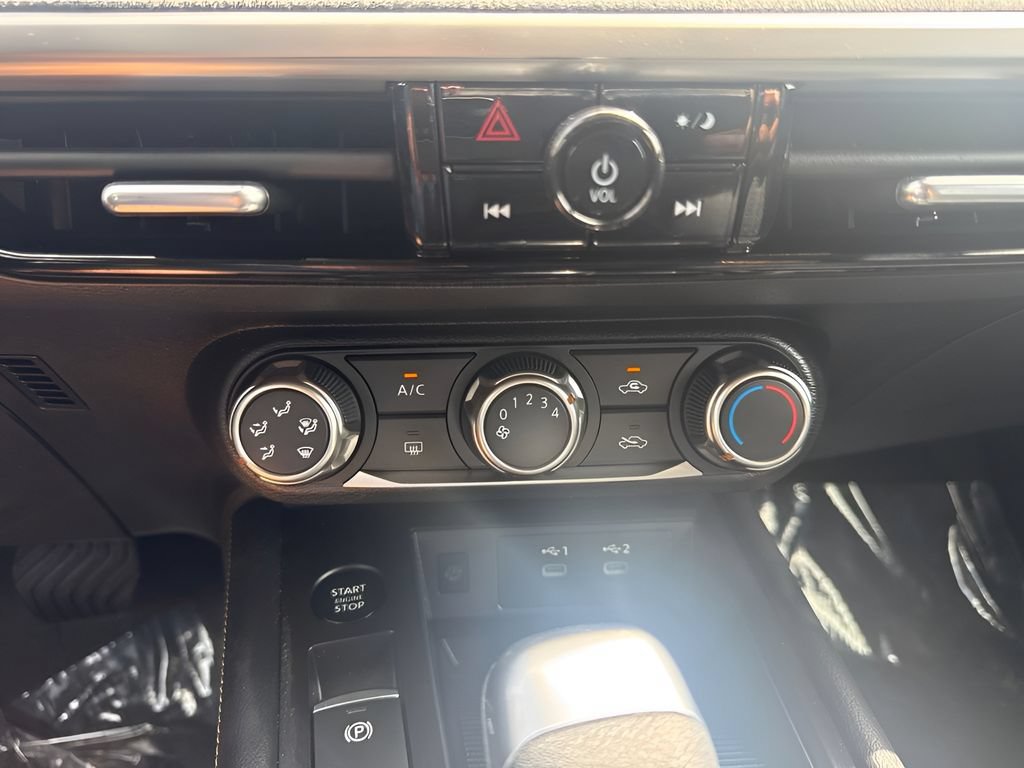 Used 2025 Nissan Kicks SV AWD/4WD image 11