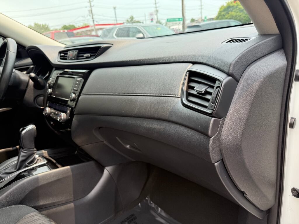 Used 2018 Nissan Rogue SV w/ Premium Package AWD/4WD image 30