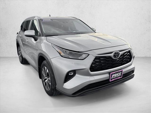 Used 2024 Toyota Highlander XLE image 3