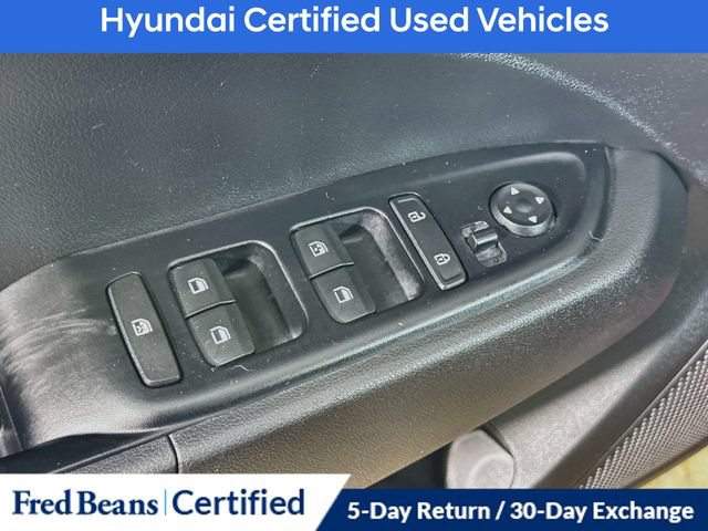 Certified 2025 Hyundai Venue SEL FWD image 21