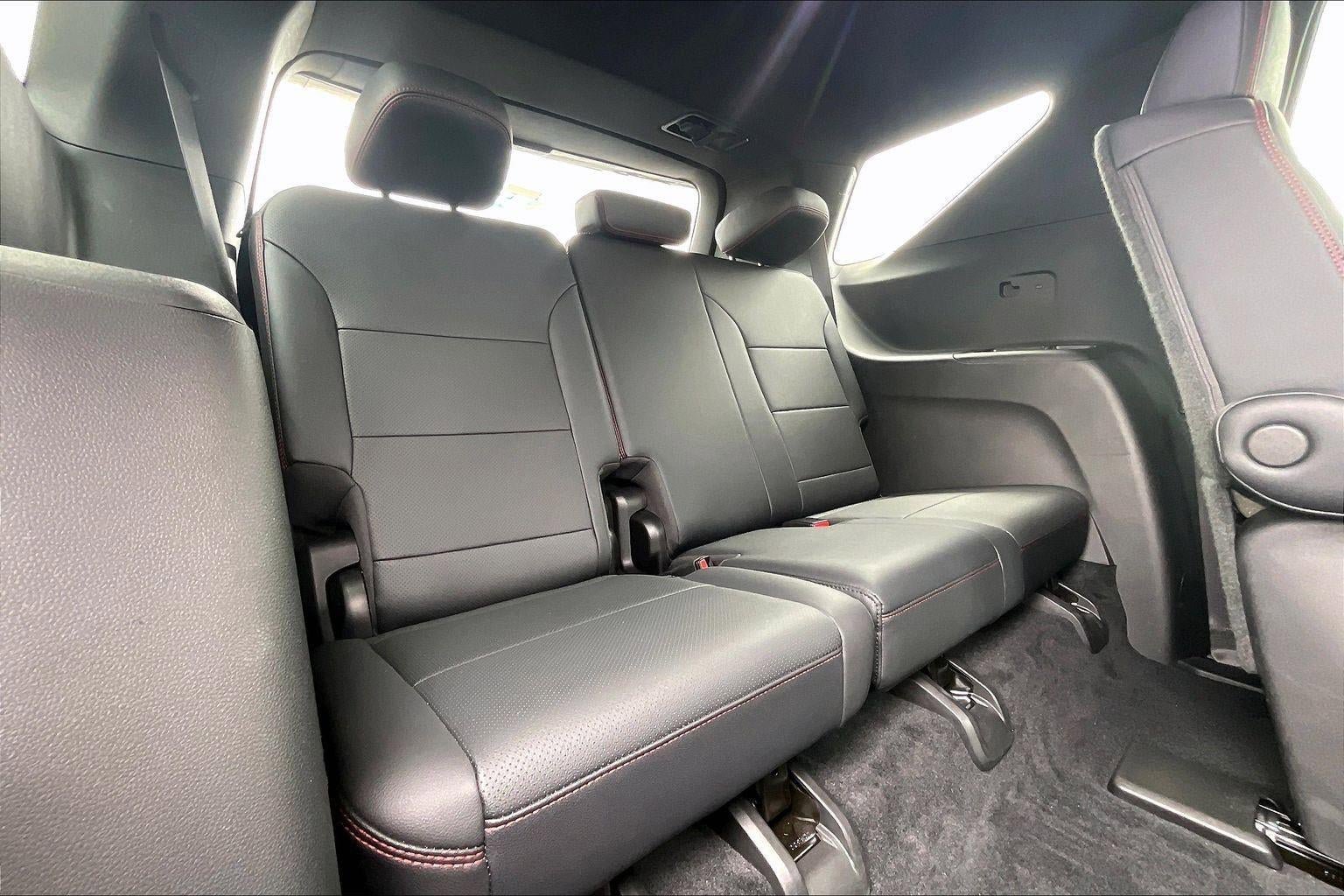 Used 2024 Chevrolet Traverse RS image 25