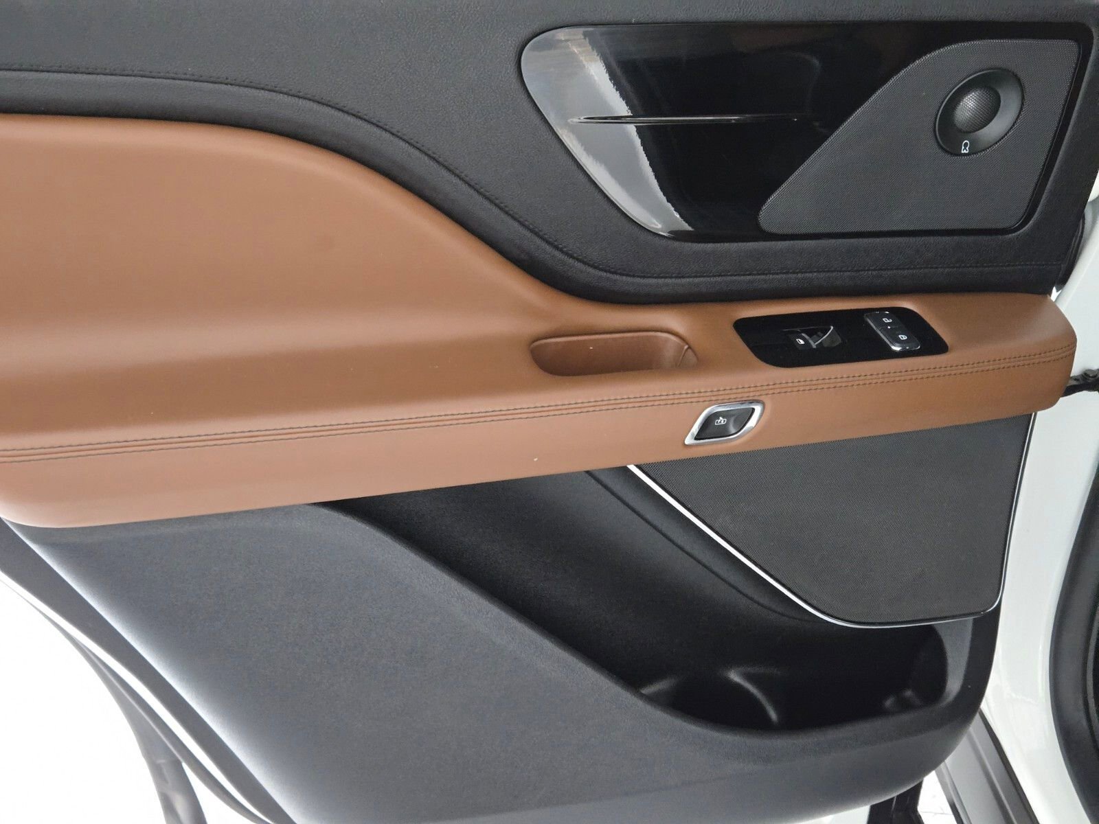 Used 2023 Lincoln Aviator Reserve w/ Equipment Group 201A image 21