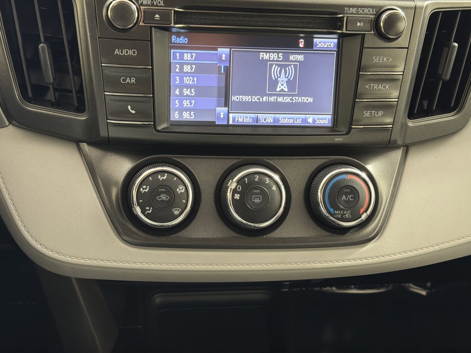 Used 2015 Toyota RAV4 LE image 20