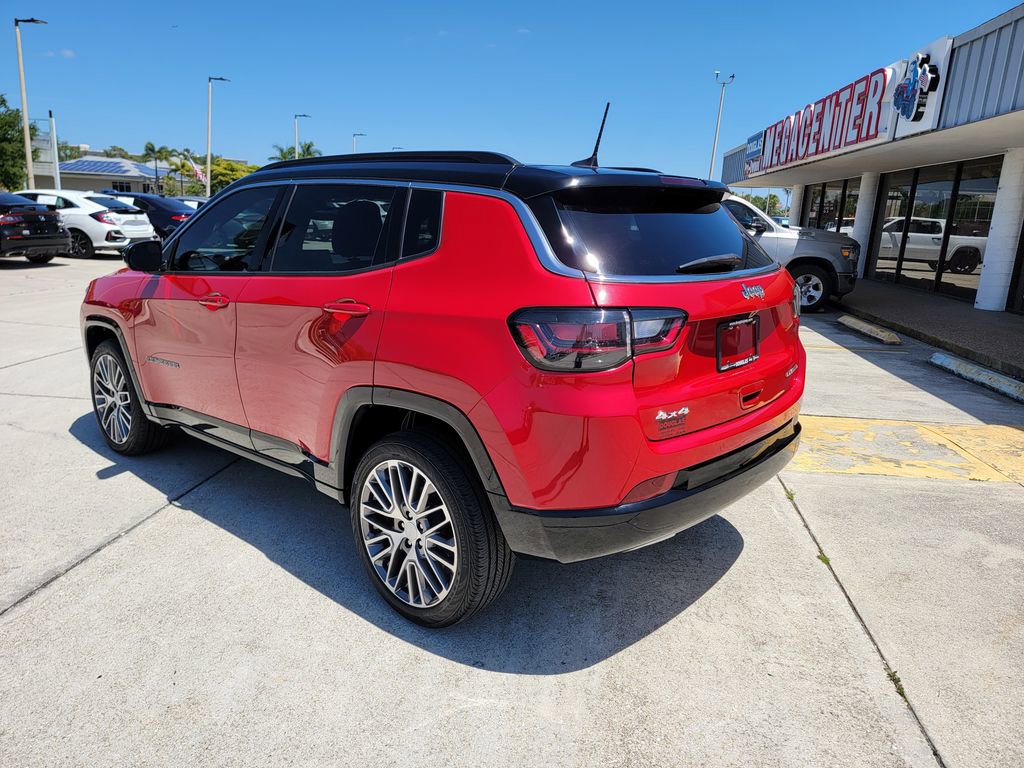 Used 2023 Jeep Compass Limited w/ Elite Group AWD/4WD image 3