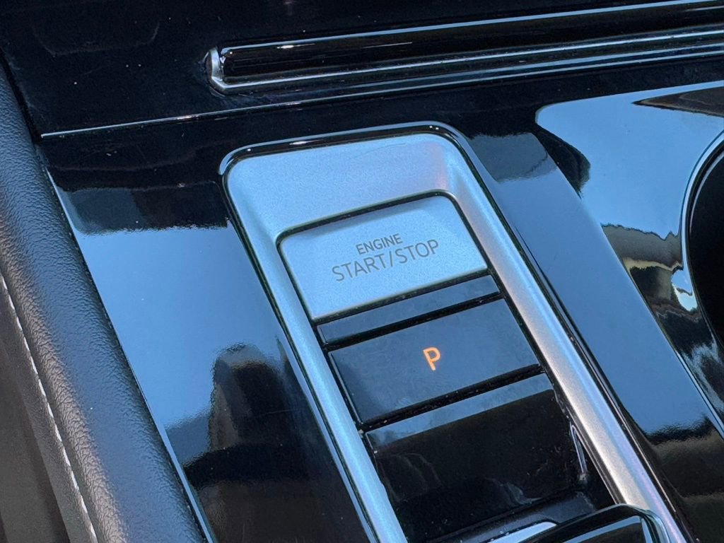 Used 2024 Volkswagen Atlas SE image 32