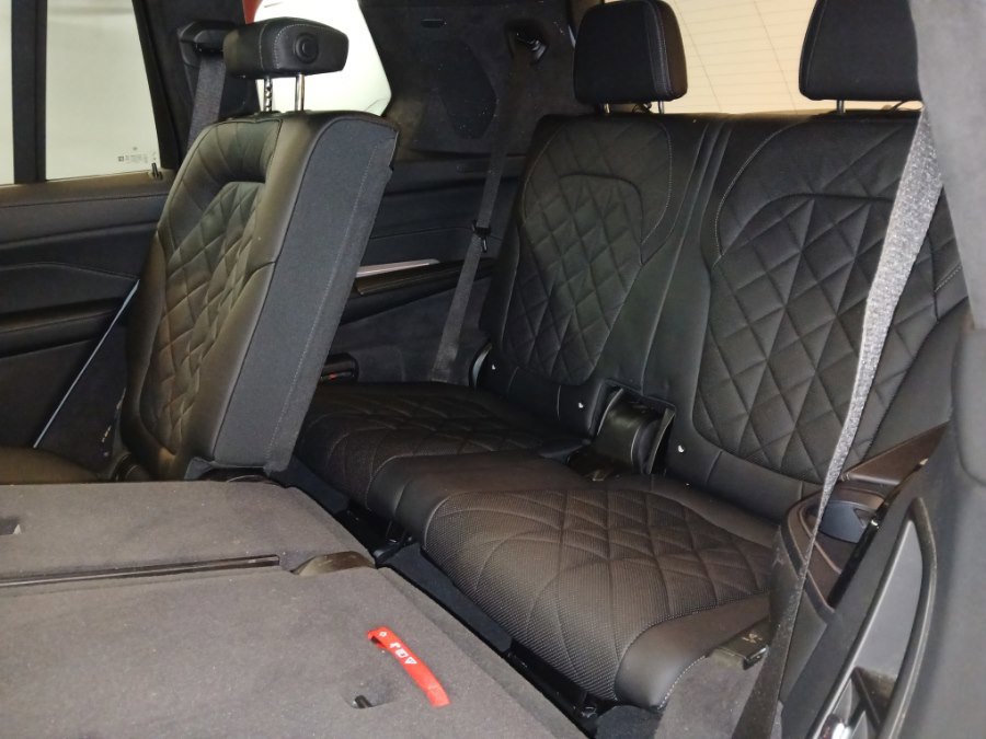 Used 2024 BMW X7 xDrive40i w/ M Sport Package image 19