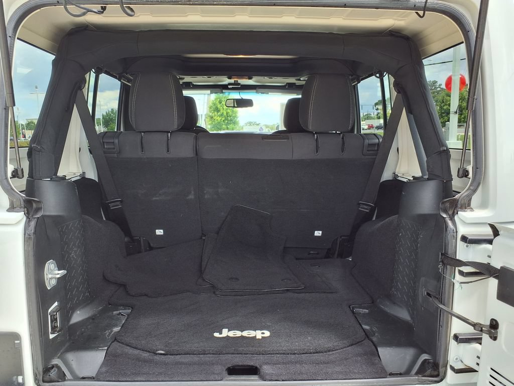 Used 2016 Jeep Wrangler Unlimited Sahara w/ Connectivity Group AWD/4WD image 11
