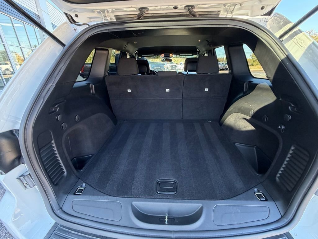 Used 2020 Jeep Grand Cherokee Laredo image 14