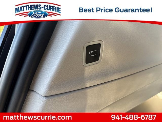 Used 2024 Chrysler Voyager LX image 15