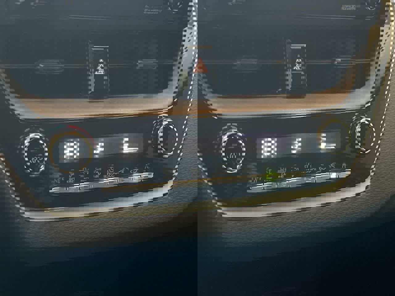 Used 2021 Toyota Corolla LE image 19