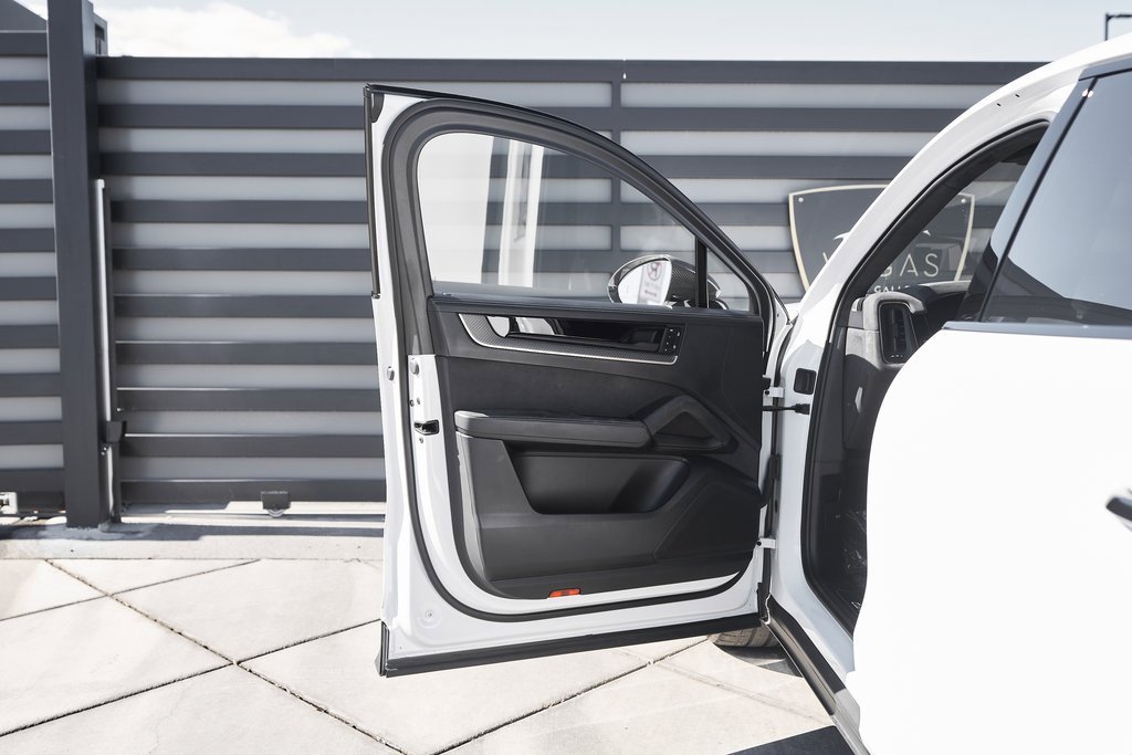 Used 2024 Porsche Cayenne Turbo GT image 31