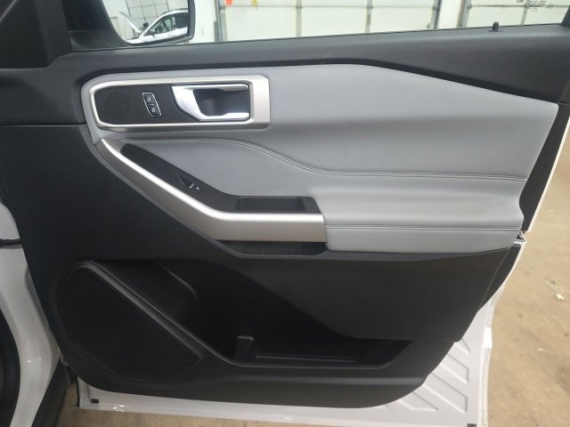 Used 2023 Ford Explorer XLT w/ Equipment Group 202A image 8
