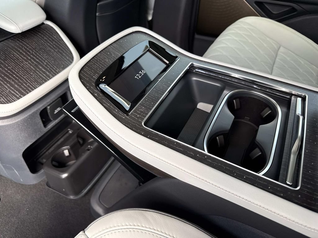 New 2026 Lincoln Navigator L Black Label AWD/4WD image 17