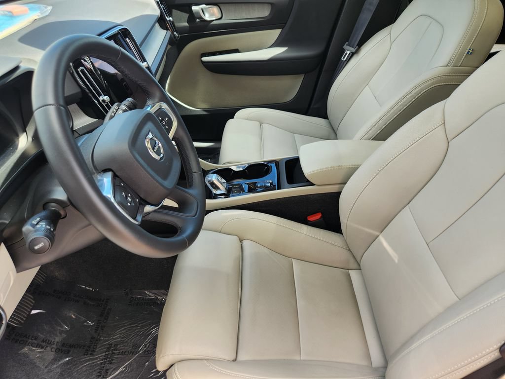 New 2026 Volvo XC40 B5 Plus w/ Protection Package Premier AWD/4WD image 4