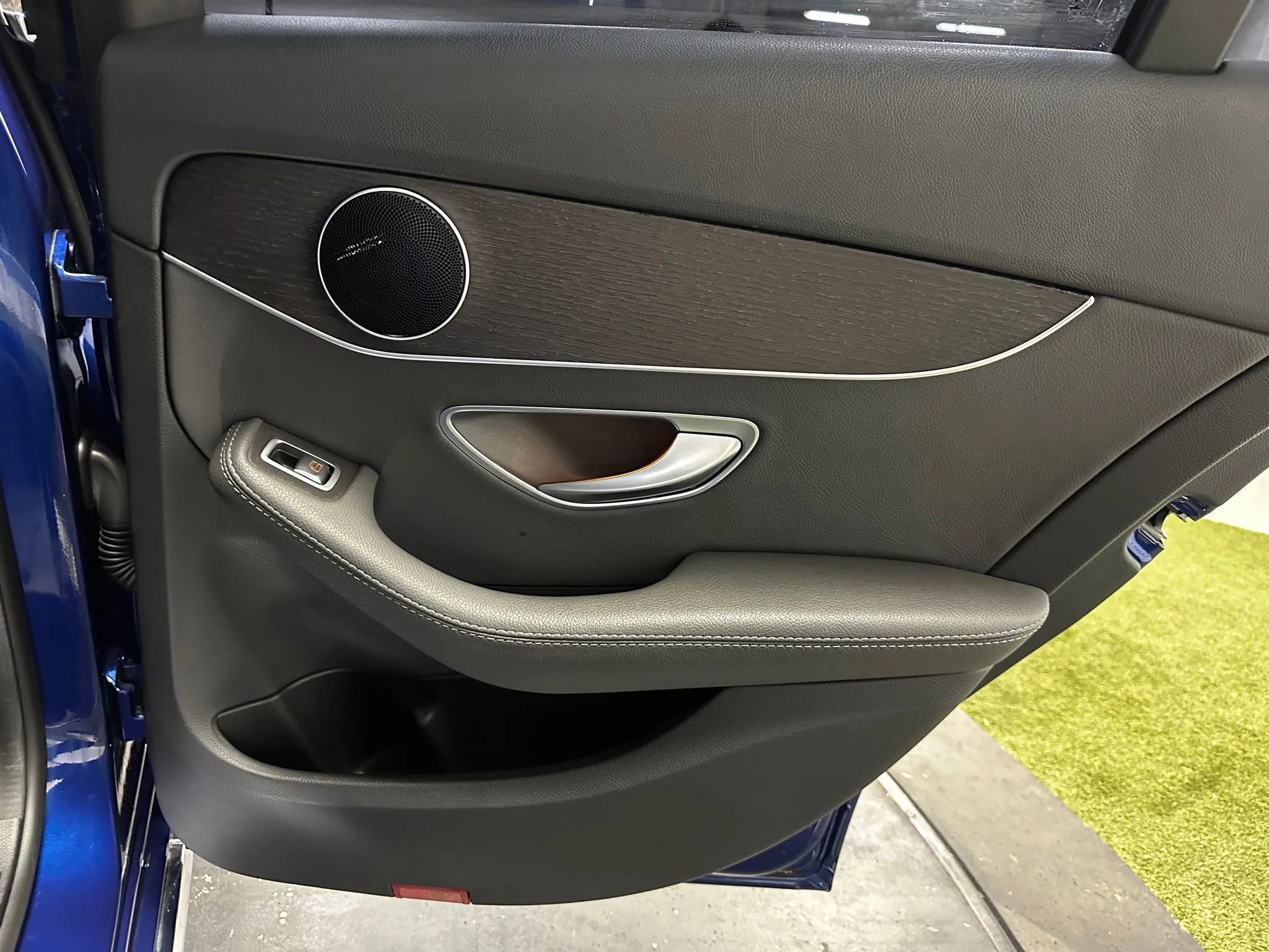 Used 2019 Mercedes-Benz C 300 Sedan w/ Parking Assistance Package image 23