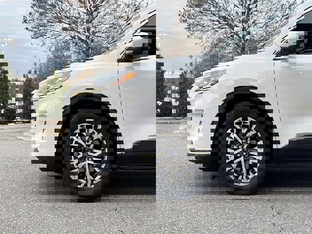 Used 2020 Ford Escape SEL image 6