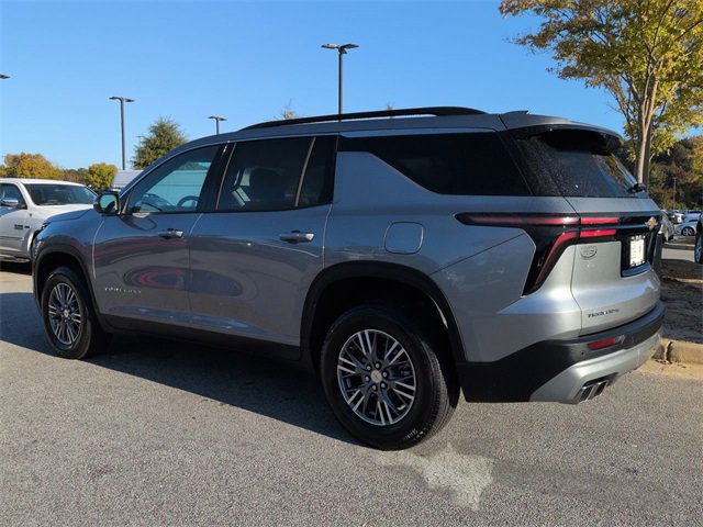 Used 2025 Chevrolet Traverse LT image 6