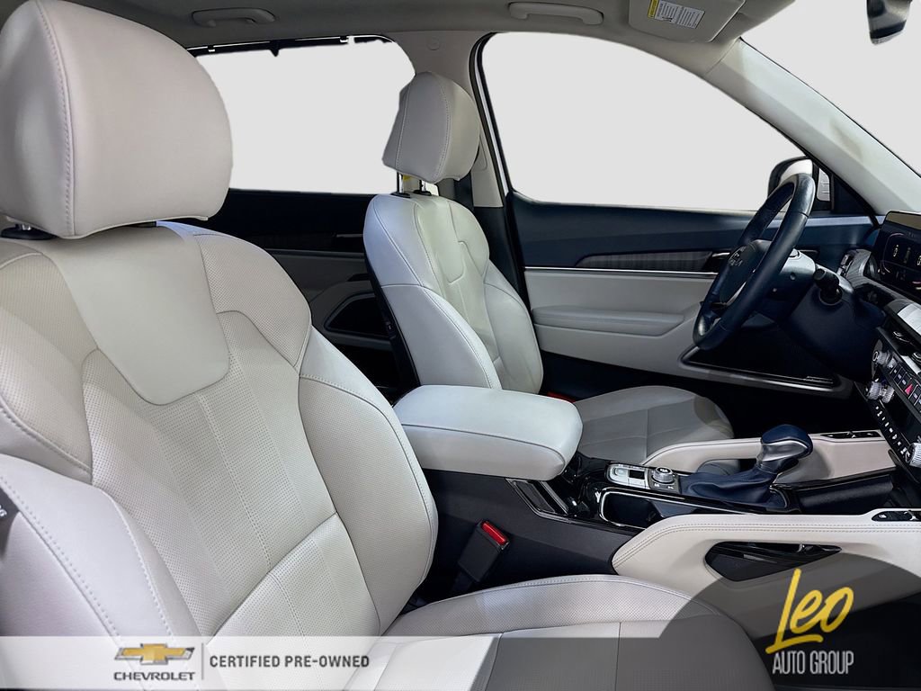 Used 2024 Kia Telluride EX w/ EX Captain's Chair Package image 33