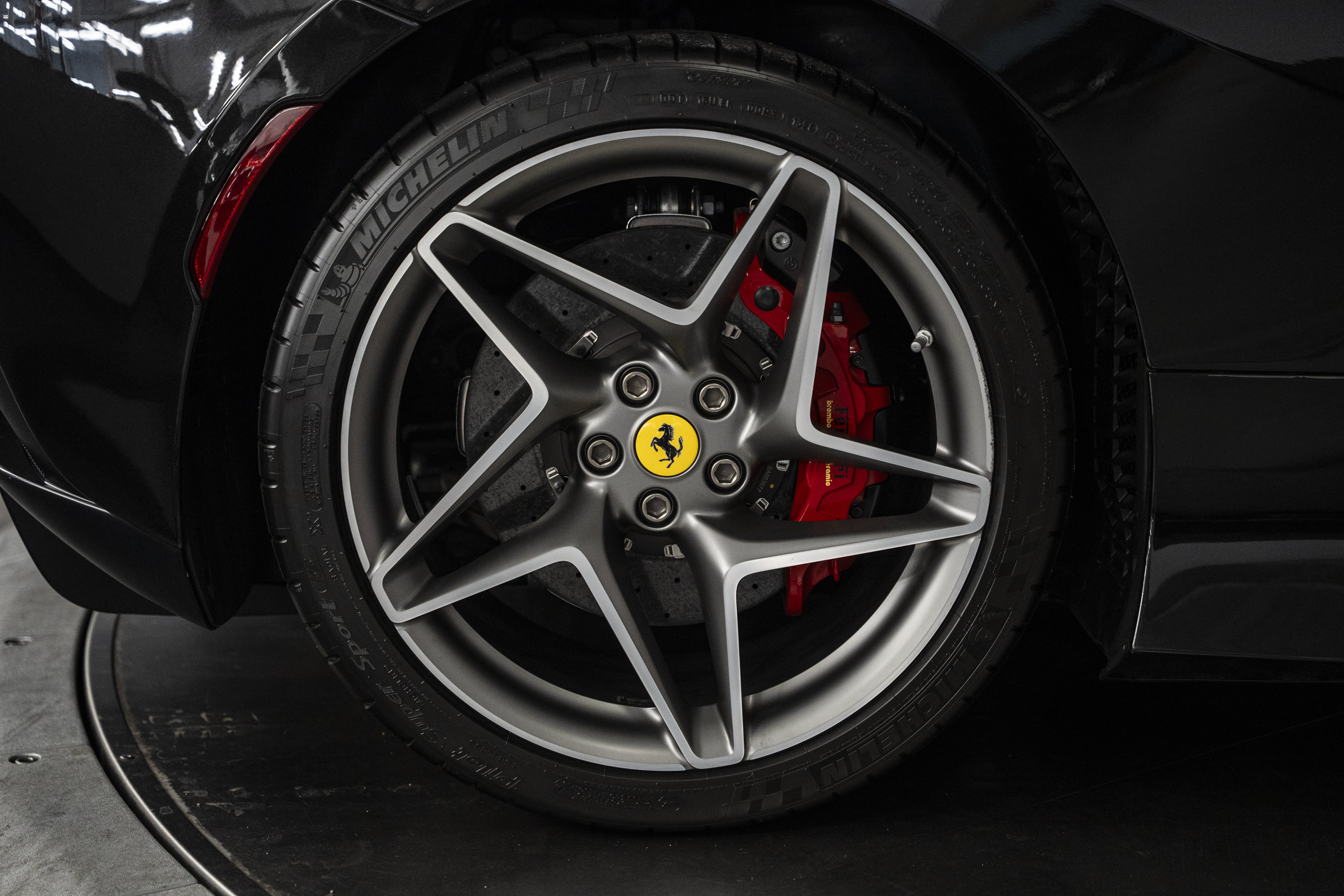 Used 2022 Ferrari F8 Tributo RWD image 22