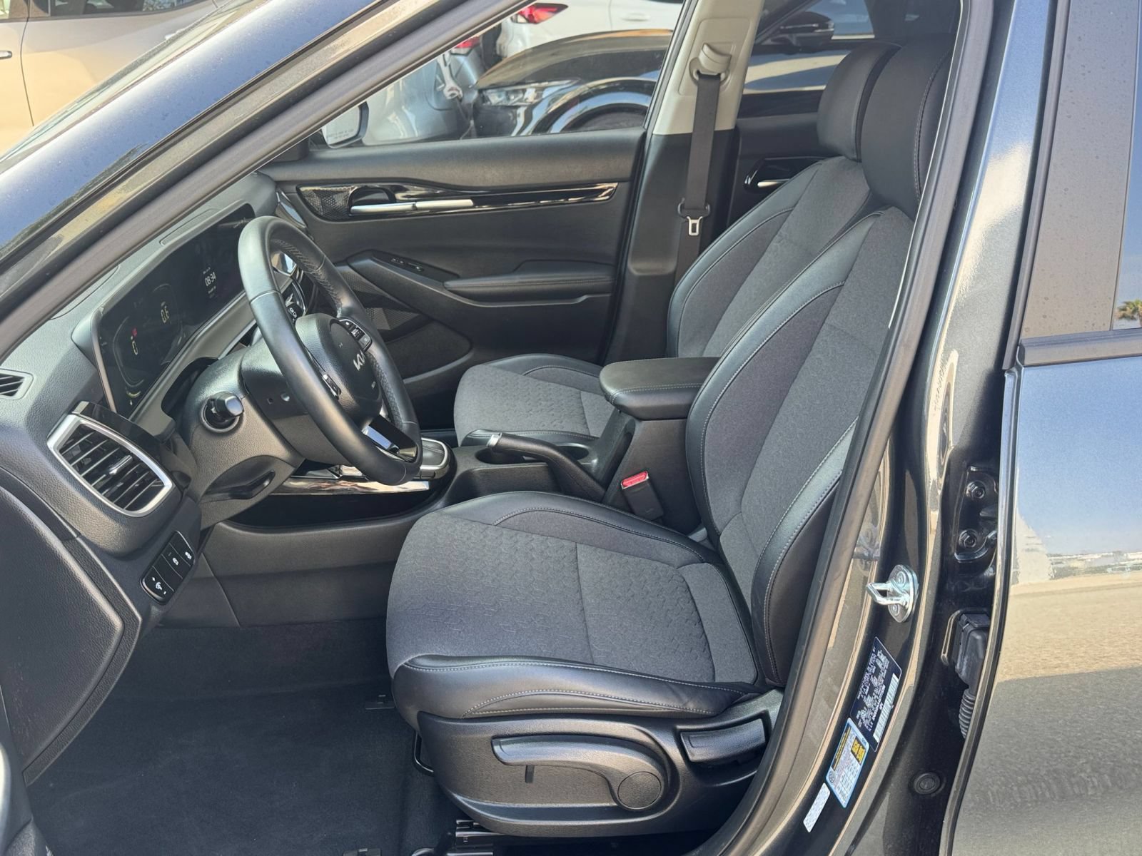 Used 2025 Kia Seltos S FWD image 28