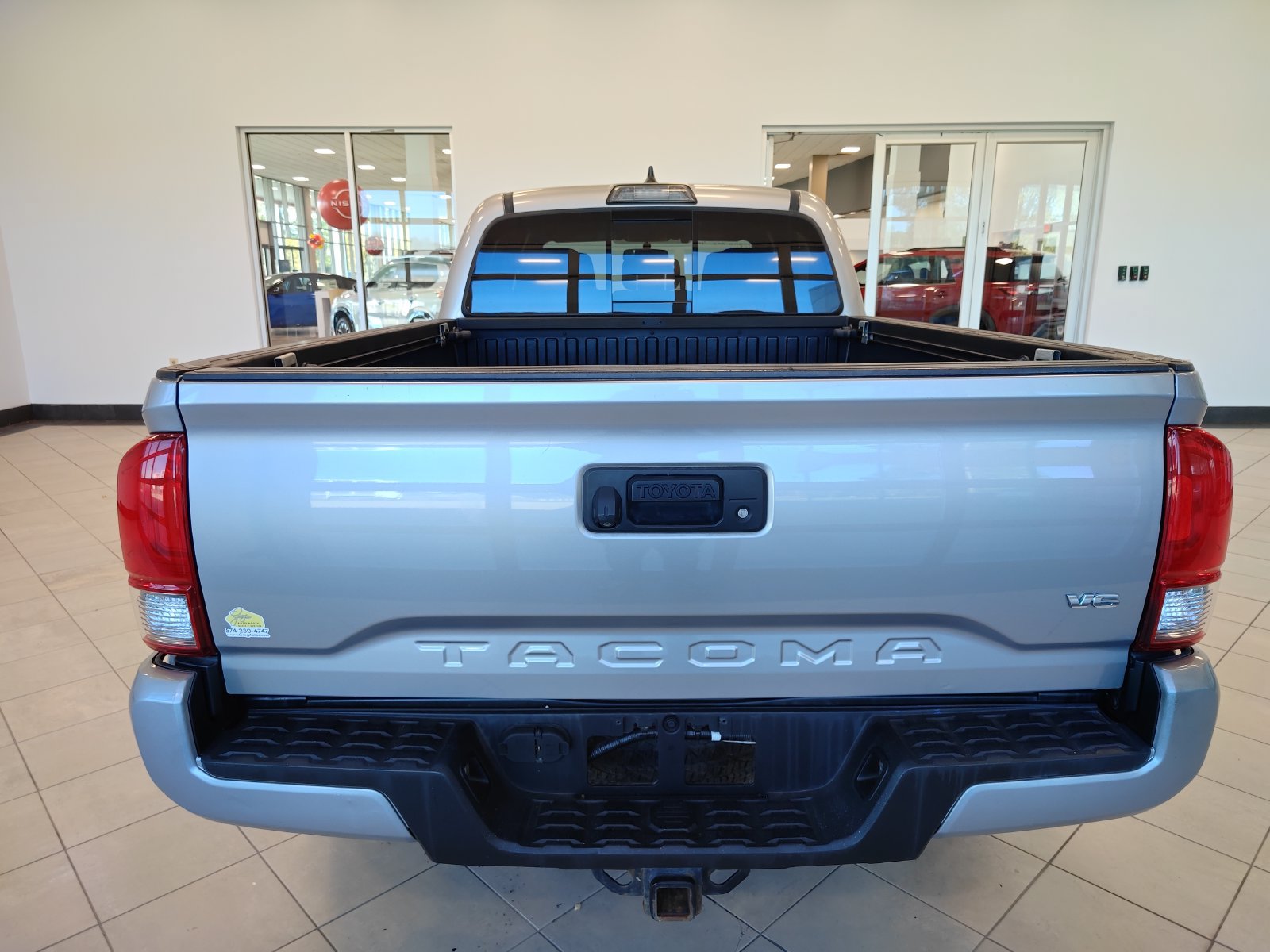 Used 2017 Toyota Tacoma TRD Sport w/ Exterior Package AWD/4WD image 4