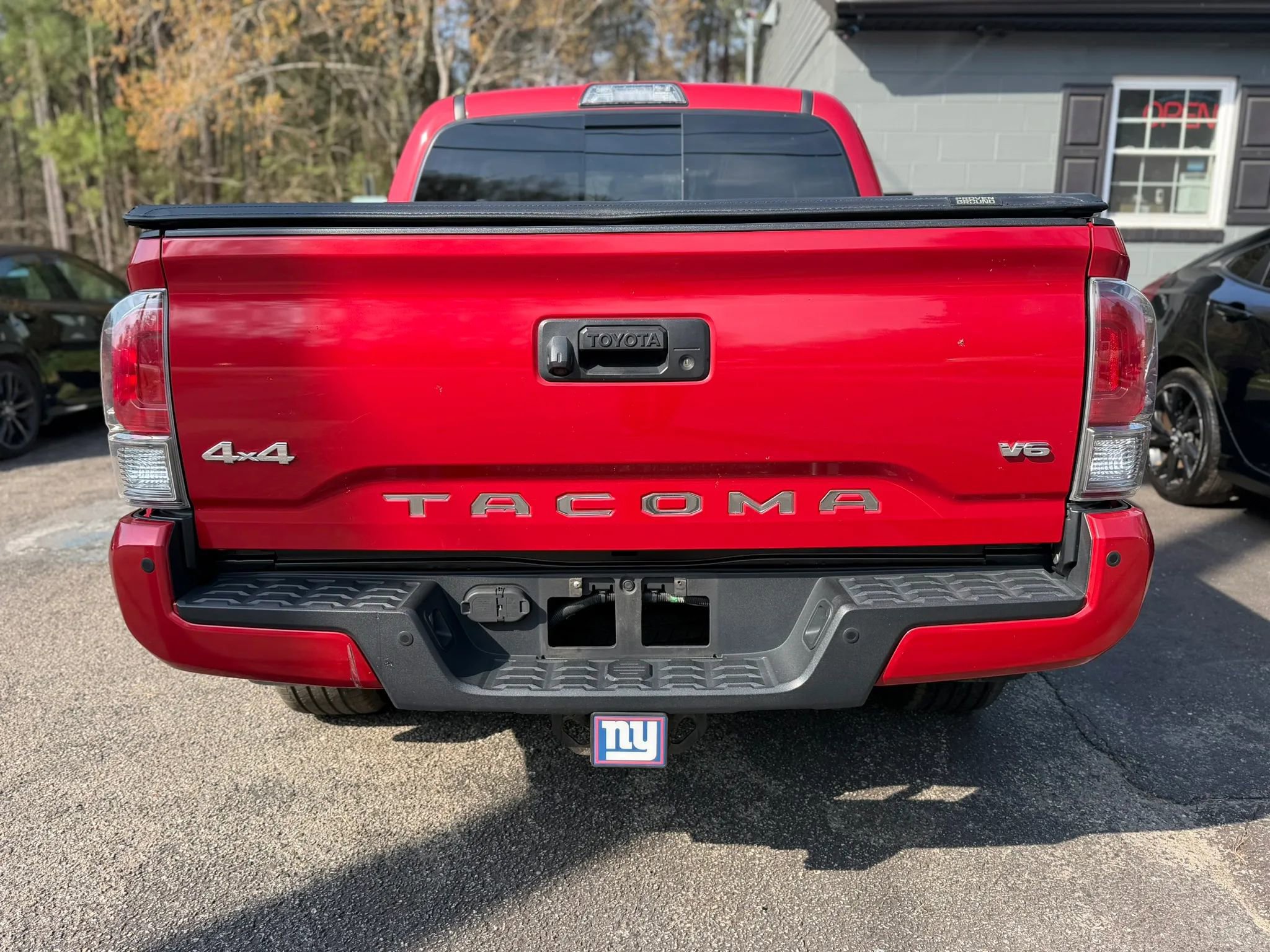 Used 2017 Toyota Tacoma Limited image 3