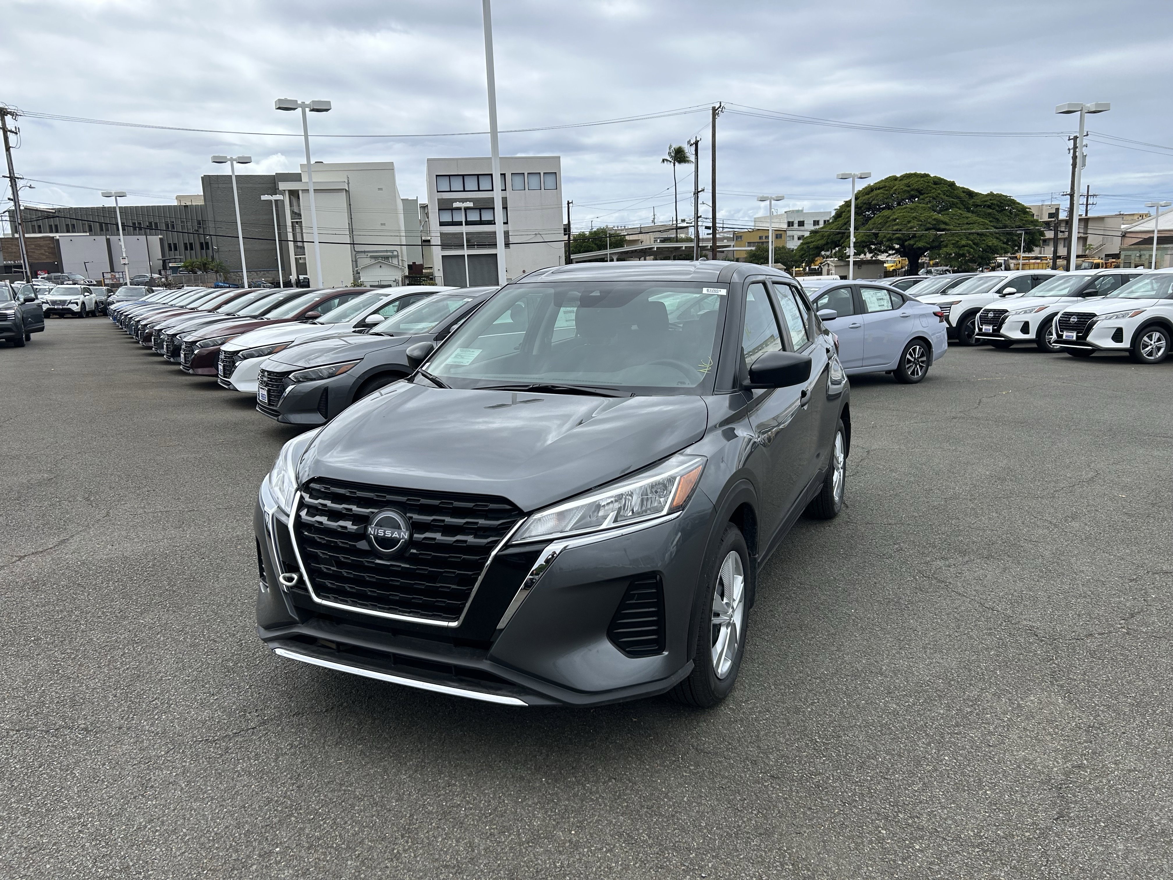 New 2025 Nissan Kicks Play S