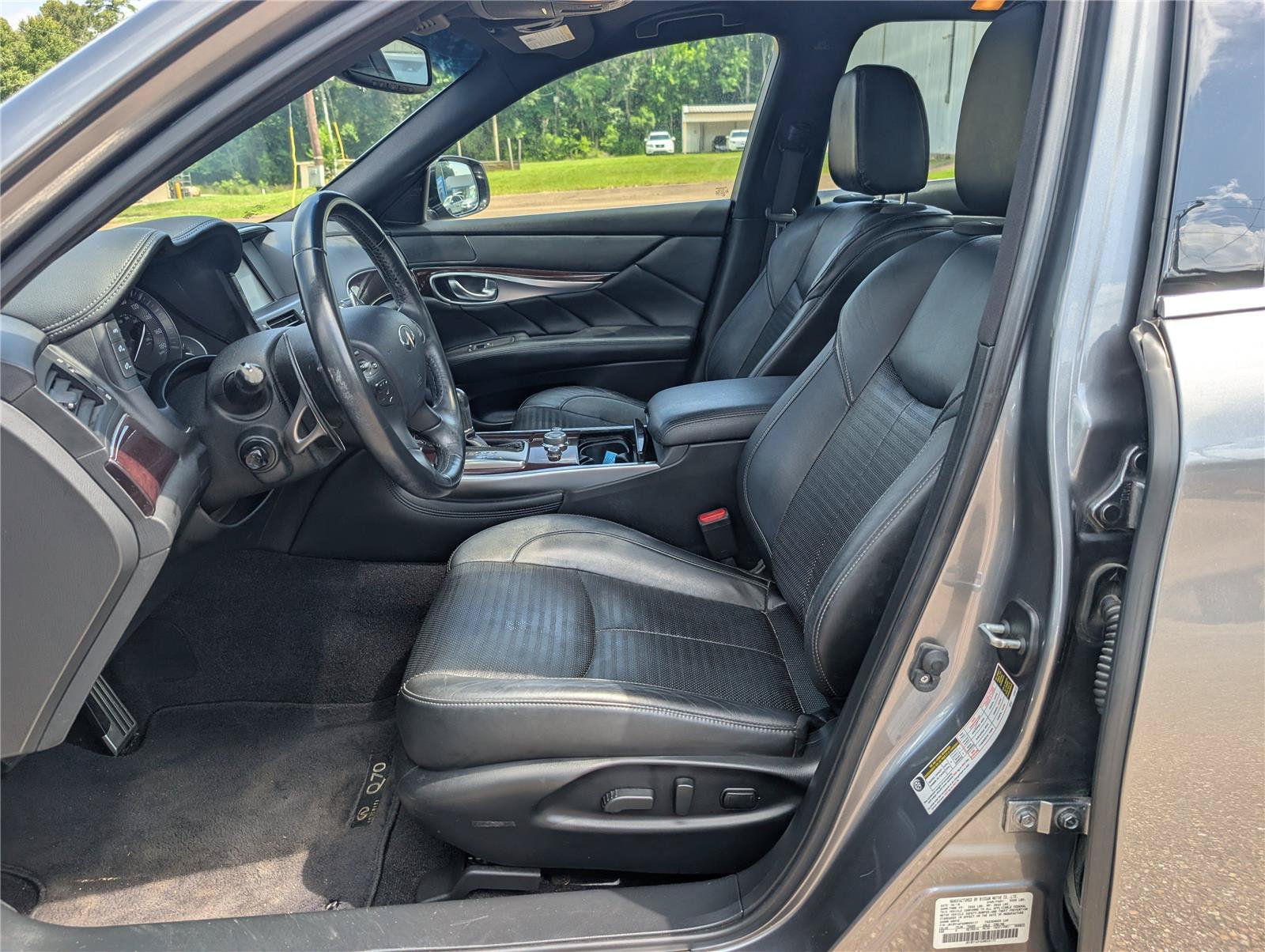Used 2019 INFINITI Q70 Luxe w/ Sport Package RWD image 12