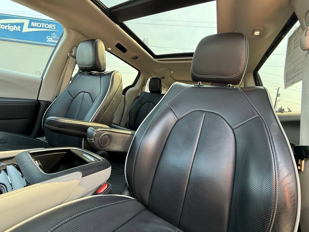 Used 2021 Chrysler Pacifica Limited w/ Premium & Safety Sphere Group FWD image 13