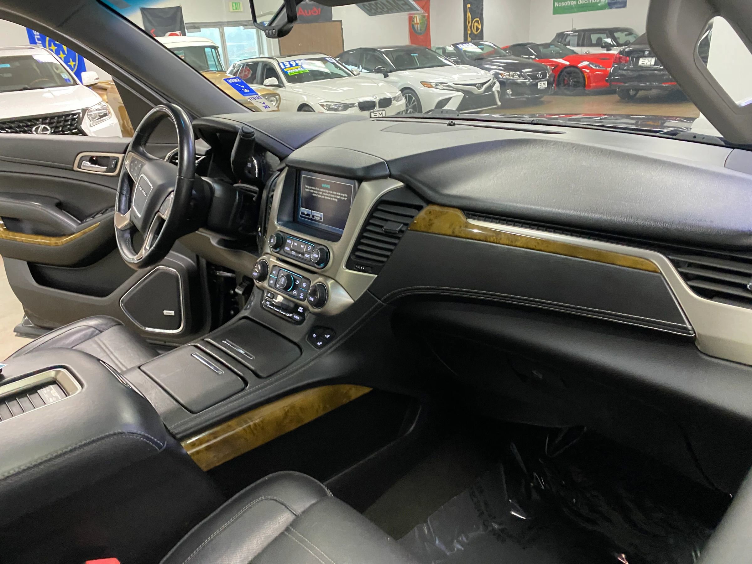 Used 2017 GMC Yukon Denali w/ Open Road Package AWD/4WD image 22