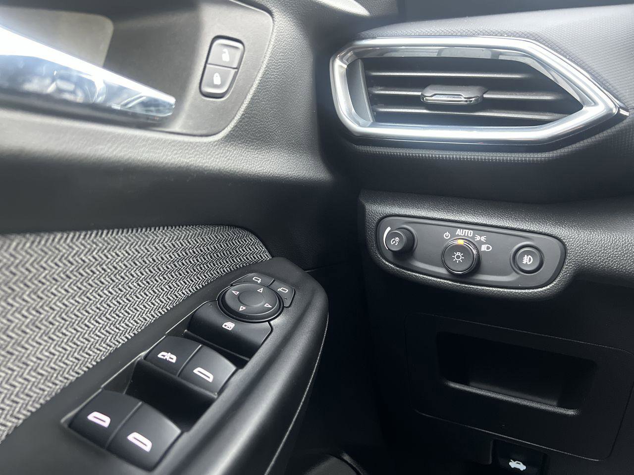 Certified 2023 Chevrolet TrailBlazer LT w/ Convenience Package image 18