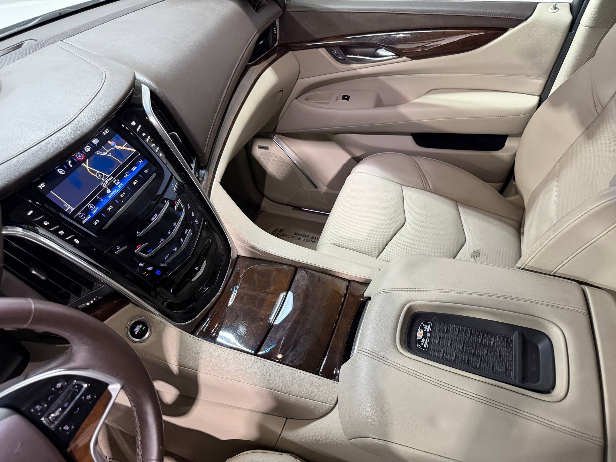 Used 2017 Cadillac Escalade Premium Luxury RWD image 33