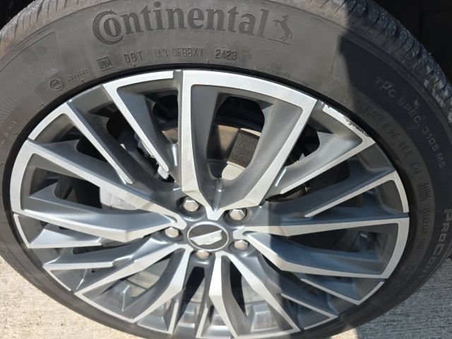 Certified 2024 Cadillac XT4 Sport w/ Technology Package AWD/4WD image 12